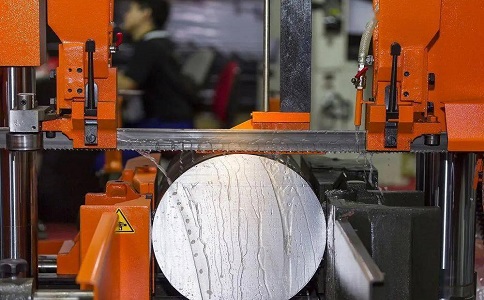 叠彩立式金属带锯床切削出现跑带故障解决方法！